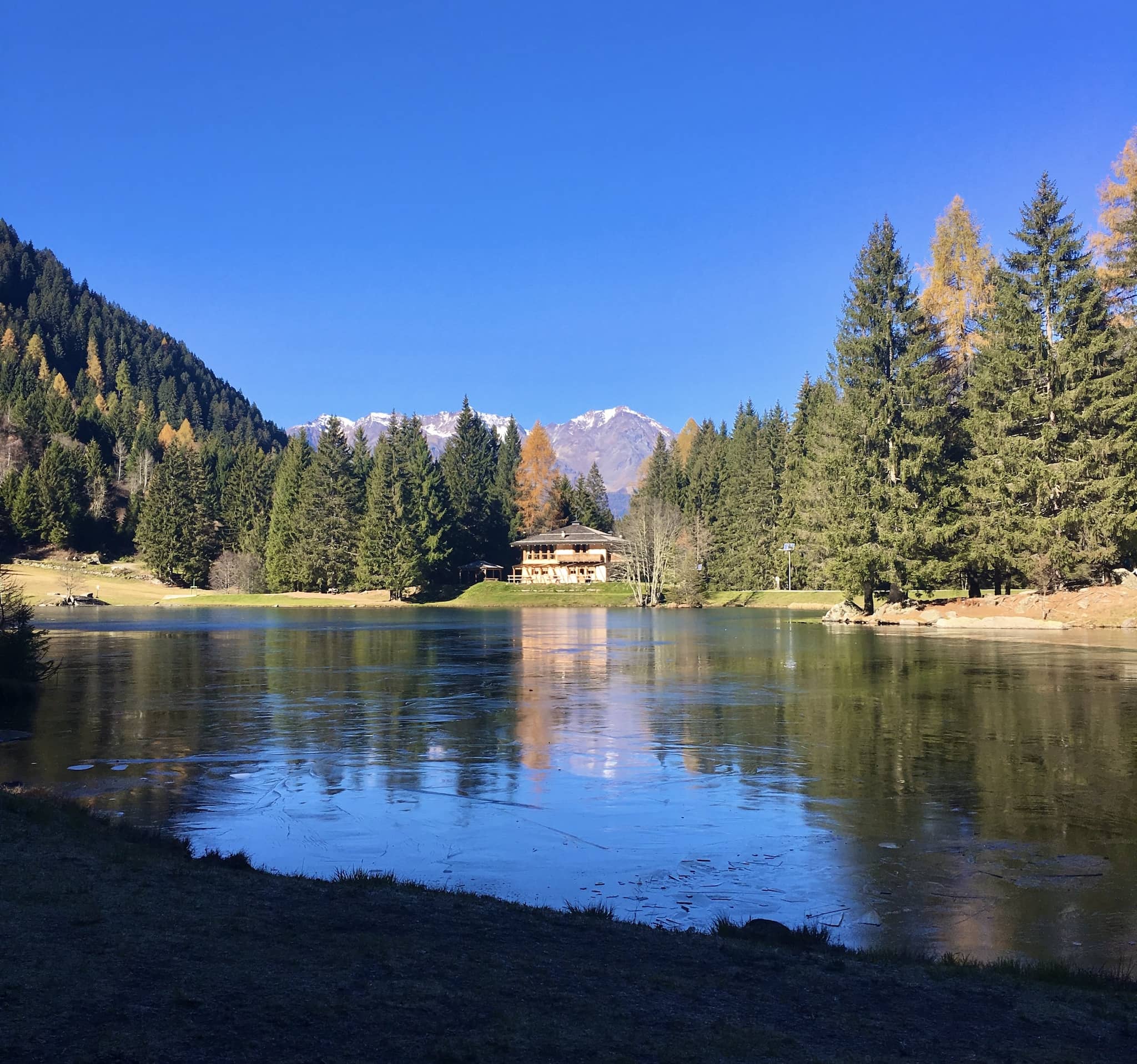 lago dei caprioli autunno