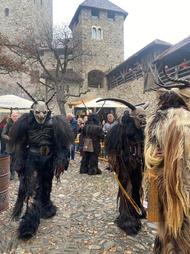 krampus a castel tirolo