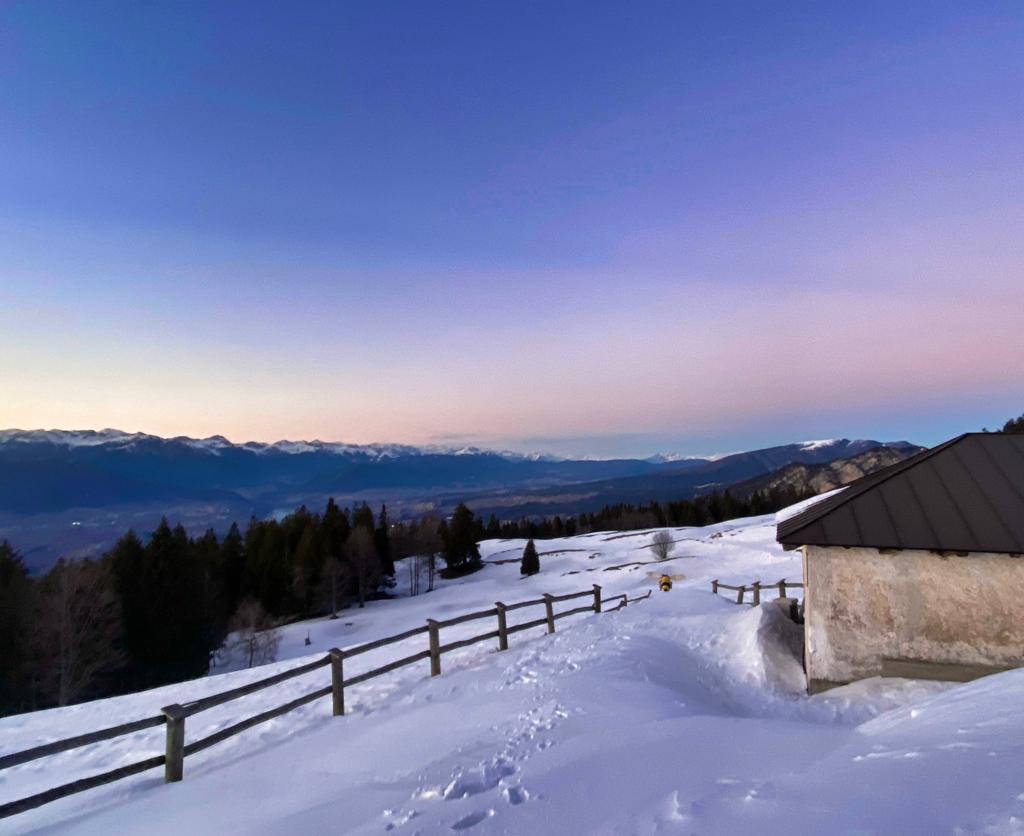 alba a malga bodrina in inverno